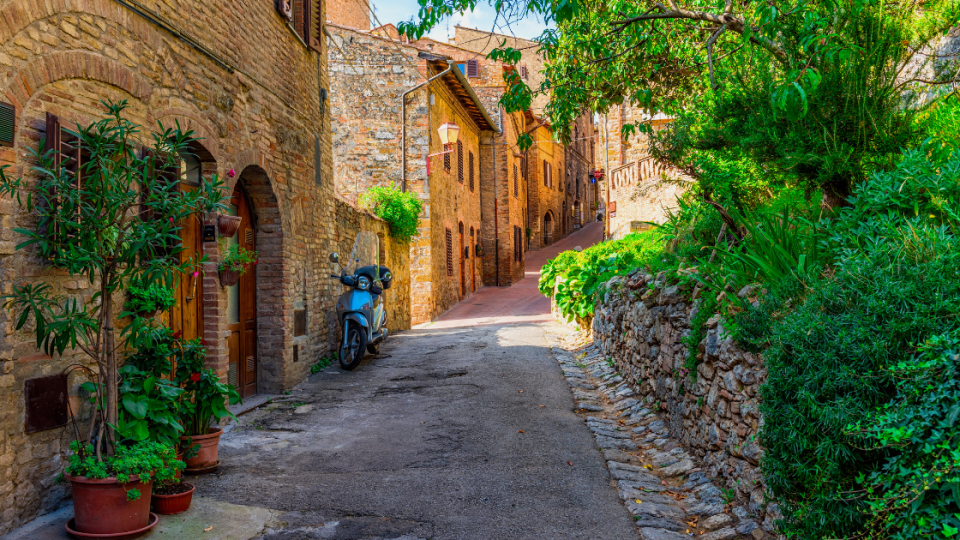 best places to visit in spring: tuscany